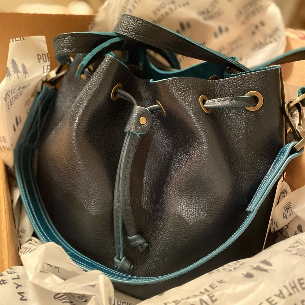 🆕 Portland Leather Goods LARGE Bucket Bag in BOREAL! 💚💙 - Picture 10 of 13